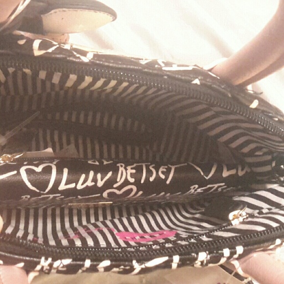 Betsey luv by betseyjohnson crossbody NWT - Picture 2 of 4